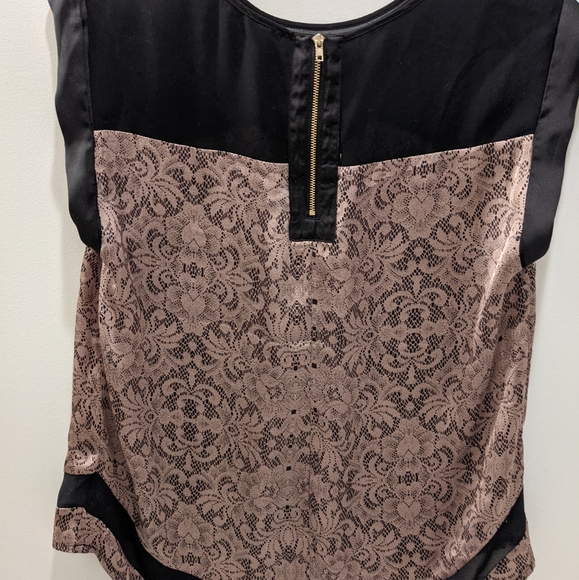 New,Beautiful short sleeve blouse. No tags. - Picture 3 of 3